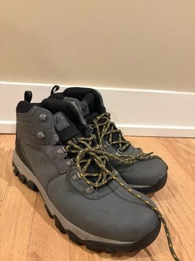 Columbia Black Men's Hiking Shoe Interior Label